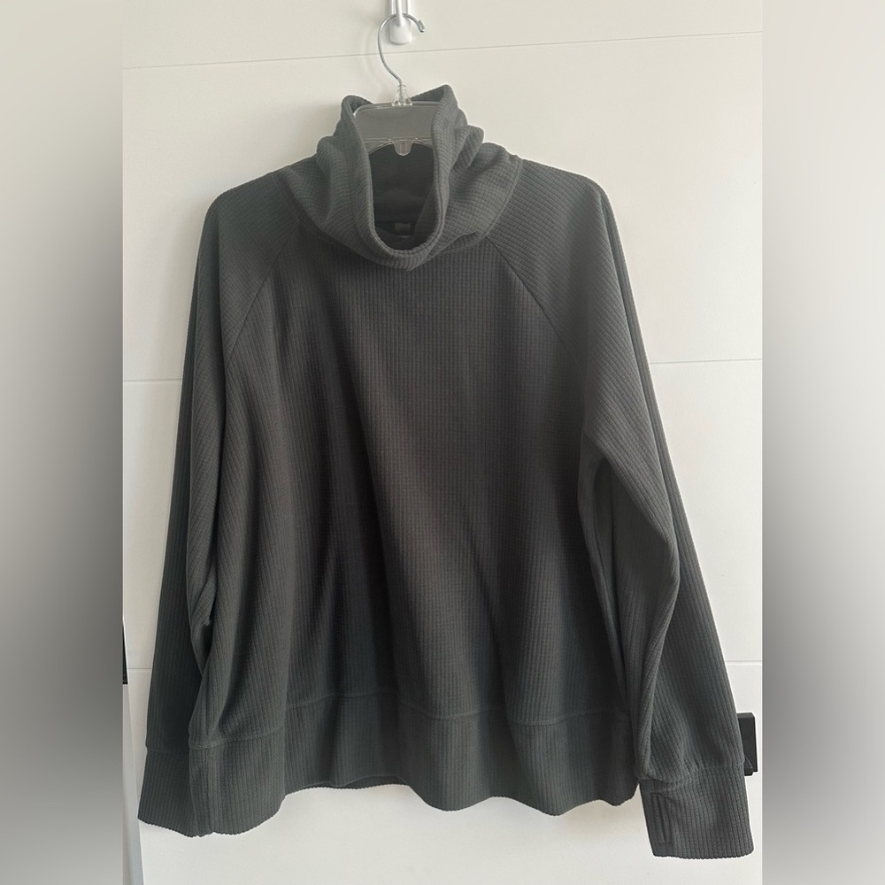 Hyba: Women’s Long Sleeve Top- Size 2X (pit to pit approx 24in)
